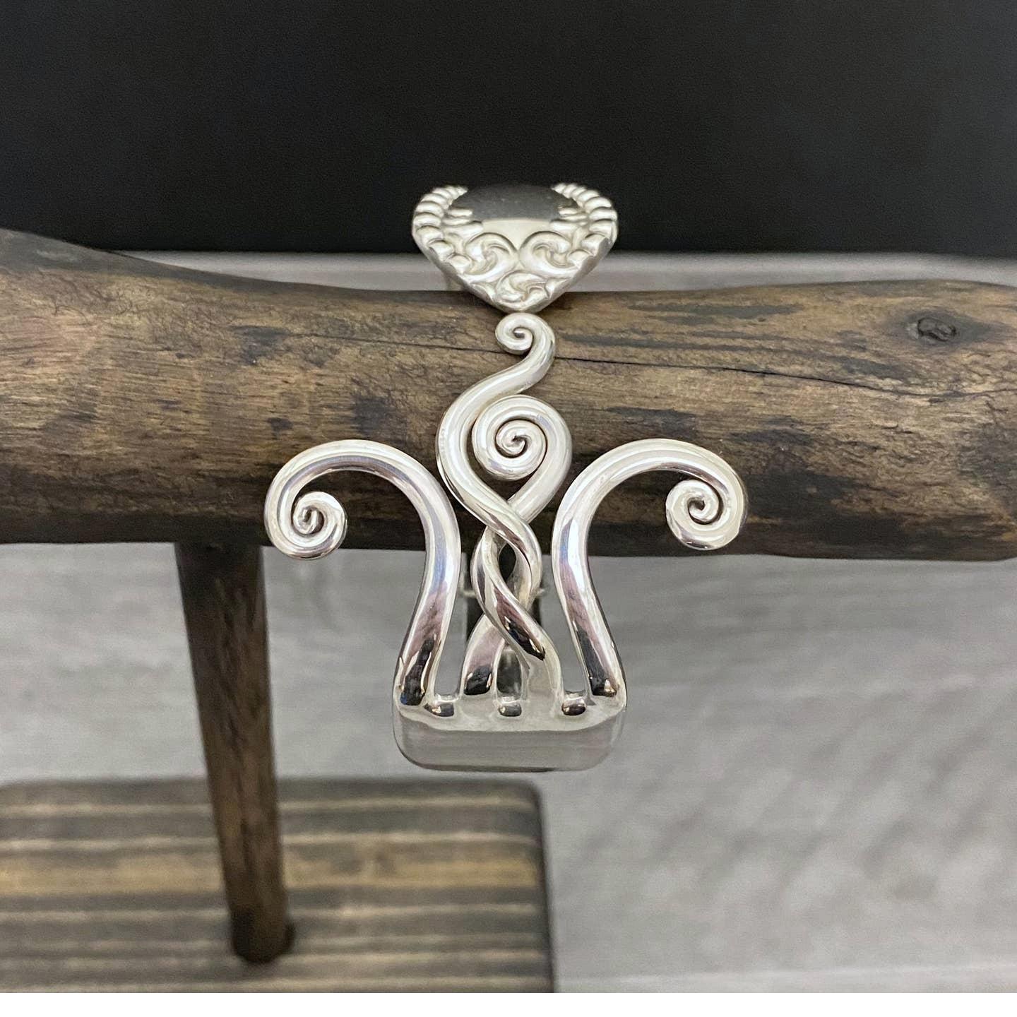 Renewal Premium Fork Bracelet Swirls Design